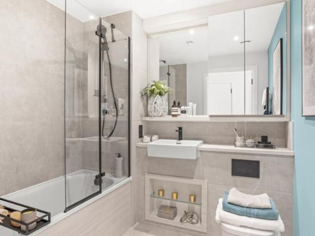 Flat for sale in Greenwich Peninsula, Greater London