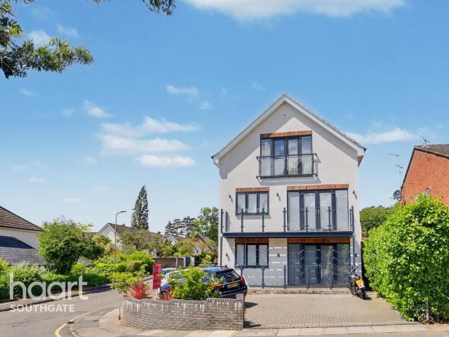 Flat for sale in High Barnet, Isle Of Man