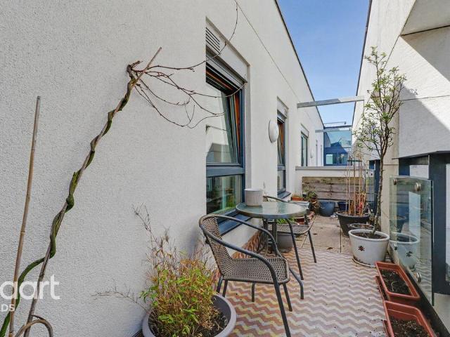 Flat for sale in Richmond Hill, West Yorkshire