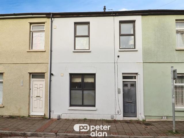 Flat for sale in Plasnewydd, Falcon Lodge