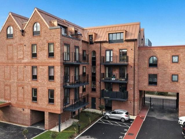 Flat for sale in Grange, West Kirby