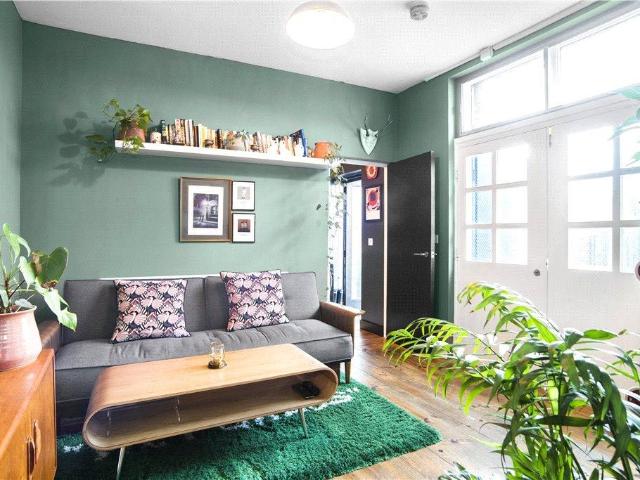 Flat for sale in Dalston, Greater London