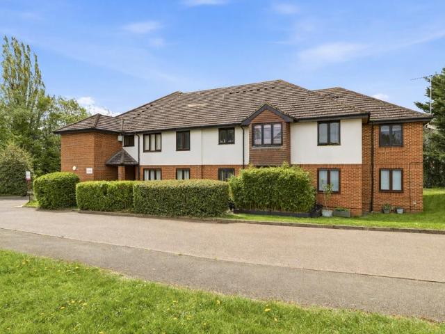 Flat for sale in St Albans, Five Acres