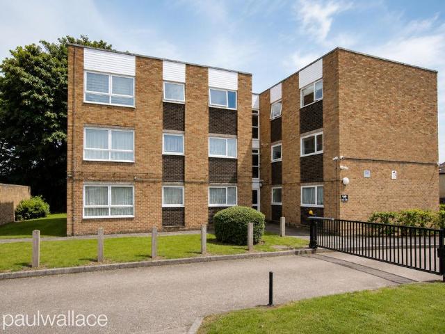 Flat for sale in Broxbourne, Hertfordshire