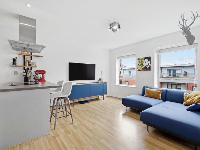Flat for sale in Old Ford, Bow