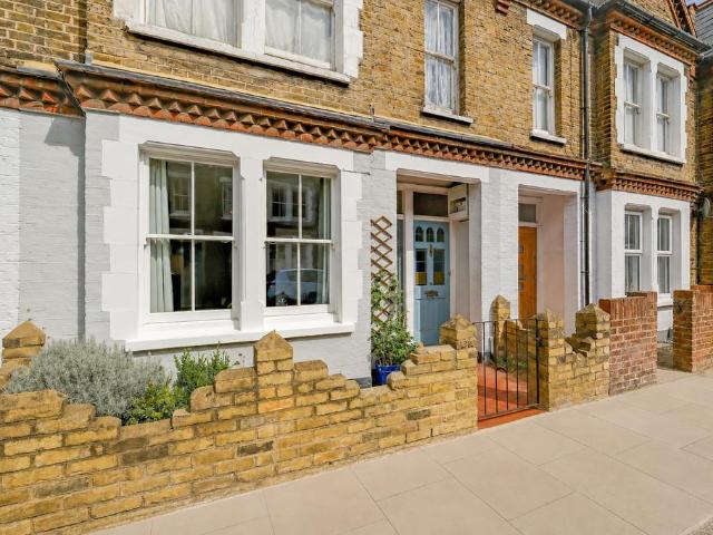 Flat for sale in Aylesbury Estate, Greater London
