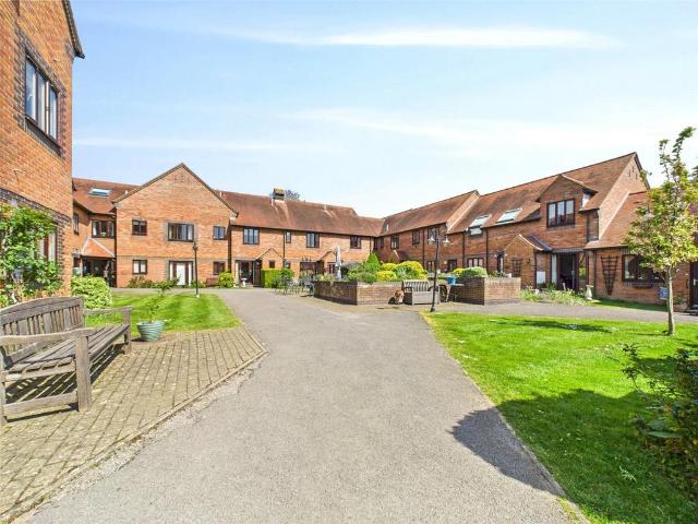 Flat for sale in Berrick Salome, Oxfordshire
