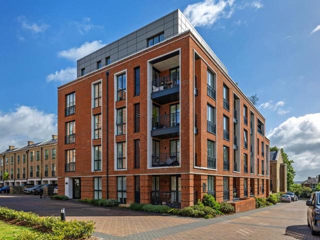 Flat for sale in Hampshire
