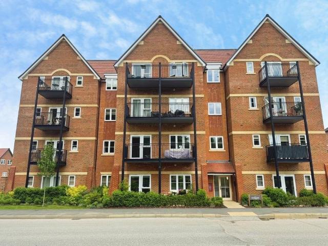 Flat for sale in Daws Hill, Cressex