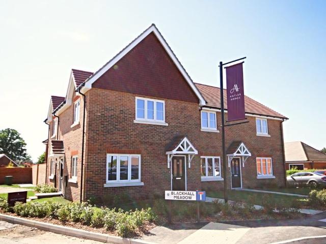 Flat for sale in Littlecote, West Sussex