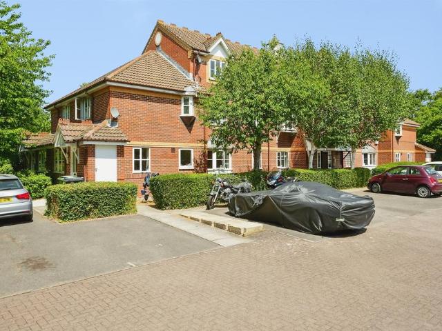 Flat for sale in Ladygrove, Berrick Salome
