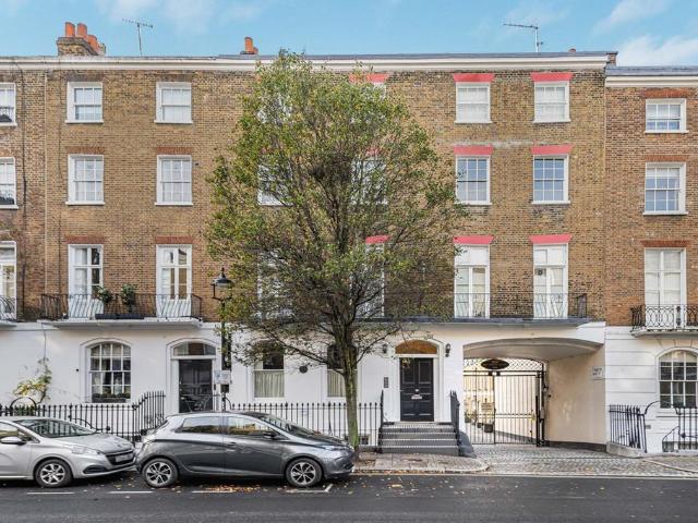 Flat for sale in City of Westminster, Greater London