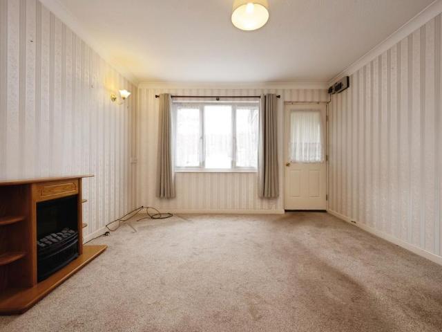 Flat for sale in Dunstable, Bedfordshire