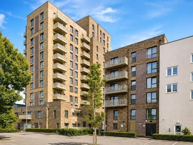 Flat for sale in Harlesden, Greater London