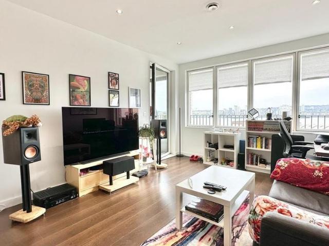Flat for sale in Reach, Greater London