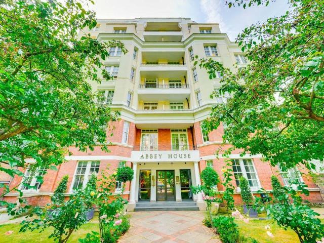 Flat for sale in St. John's Wood, Greater London