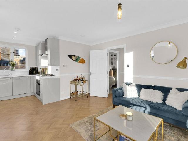 Flat for sale in Ratcliffe, Limehouse