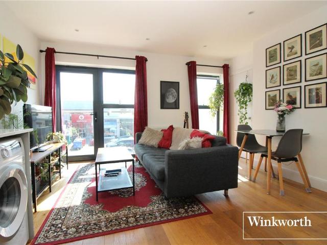 Flat for sale in Elstree and Borehamwood, Borehamwood