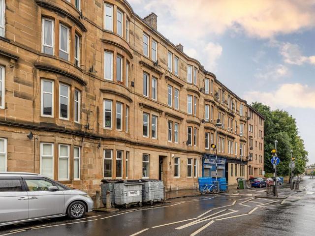 Flat for sale in Shawmoss, Langside