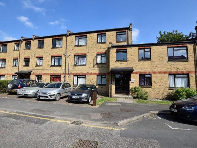 Flat for sale in Leytonstone, Greater London