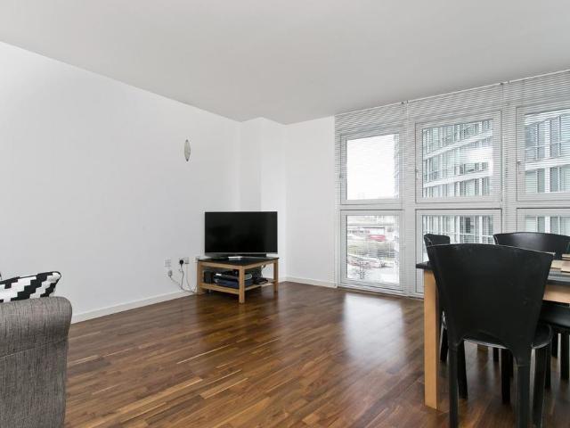Flat for sale in Greenwich Peninsula, Greater London