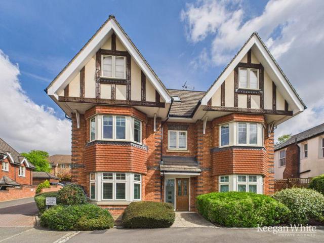Flat for sale in High Wycombe, Castlefield