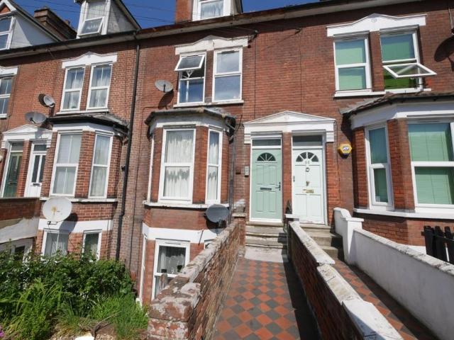 Flat for sale in Key Street, Suffolk