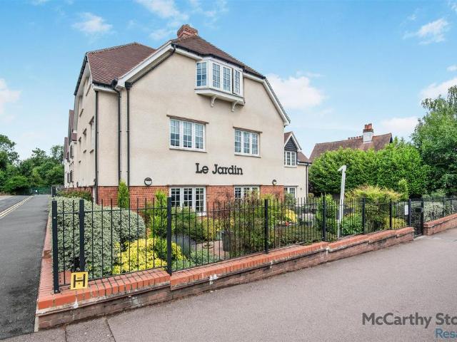 Flat for sale in Jackmans Estate, King's Walden