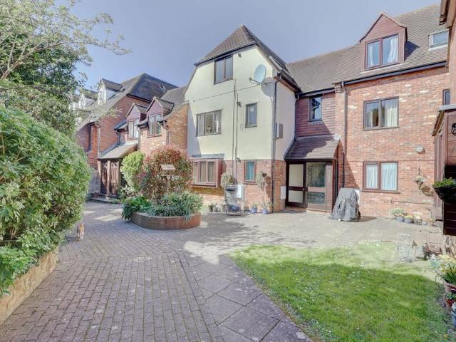Flat for sale in Princes Risborough, Buckinghamshire