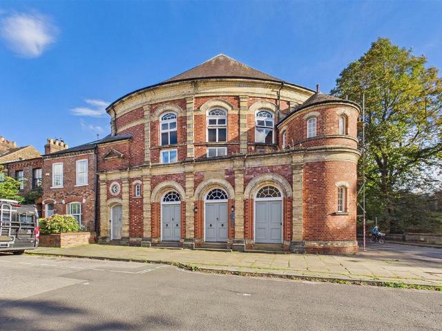 Flat for sale in Clementhorpe, York