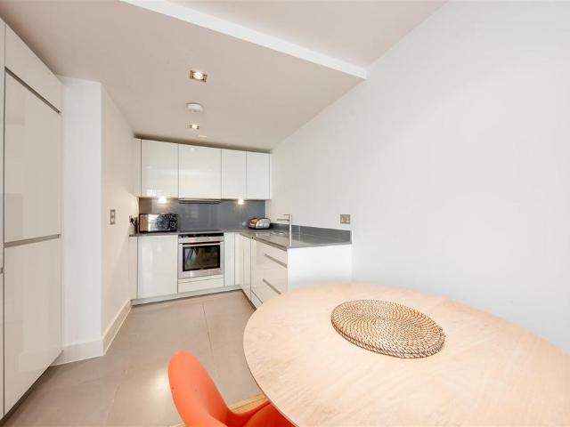 Flat for sale in Bromley-by-Bow, Poplar Grove