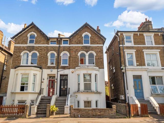 Flat for sale in London Borough of Lewisham, Greater London