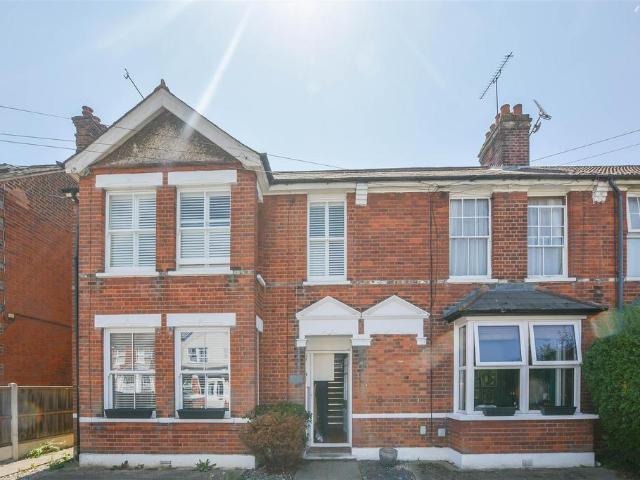 Flat for sale in Pilgrims' Hatch, Navestock Side