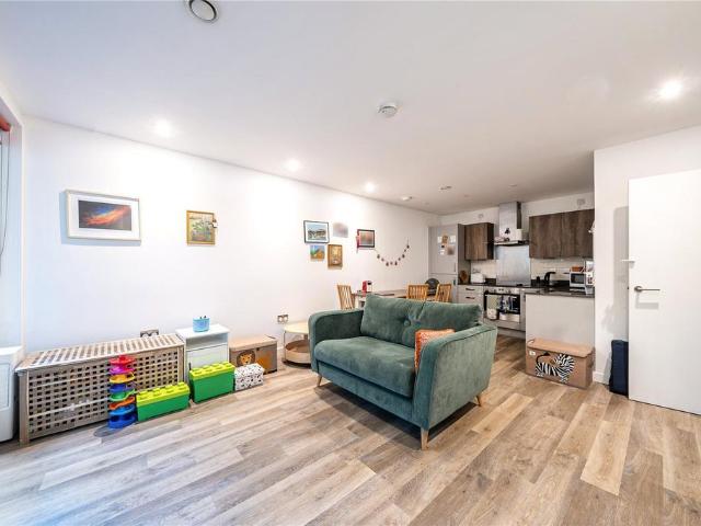 Flat for sale in Royal Borough of Greenwich, Greater London