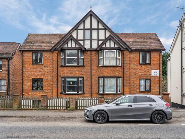 Flat for sale in High Wycombe, Castlefield