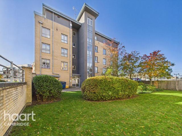 Flat for sale in Arbury, Cambridgeshire