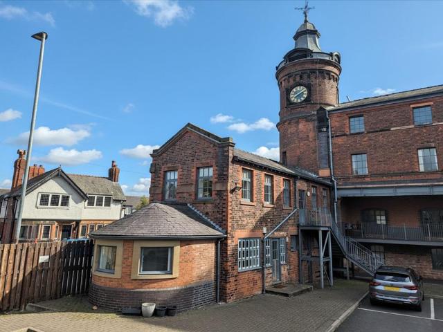 Flat for sale in Wilderspool, Warrington