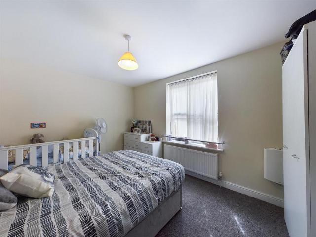 Flat for sale in Staniland, Boston
