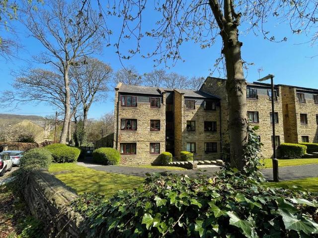 Flat for sale in Huddersfield, West Yorkshire