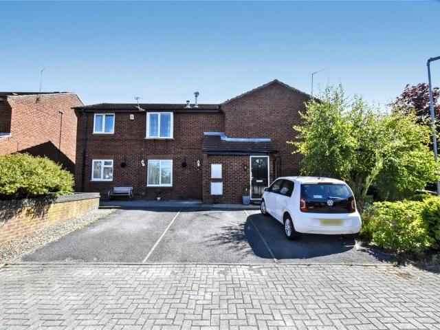 Flat for sale in Roundhay, West Yorkshire
