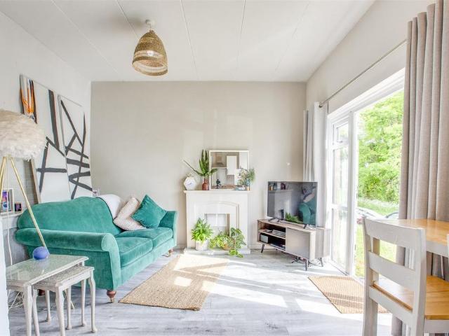 Flat for sale in High Wycombe, Castlefield