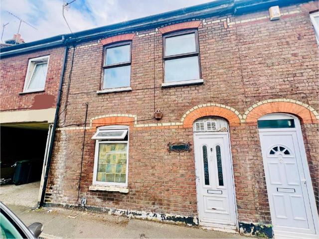 Flat for sale in Spring Park, Luton