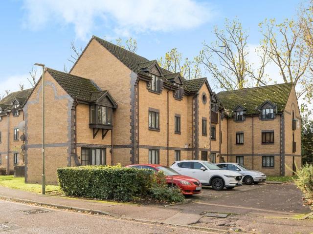 Flat for sale in Colindale, Greater London