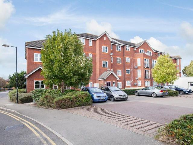 Flat for sale in Charlton Riverside, Greater London