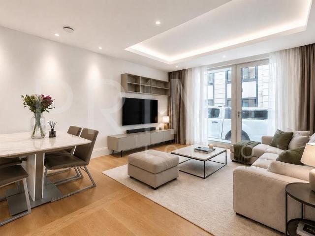 Flat for sale in St Clement Danes, Greater London
