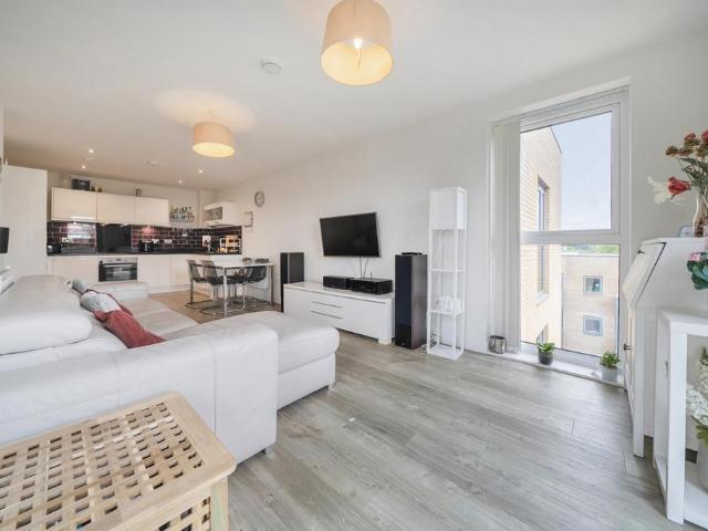 Flat for sale in Crystal Palace, Greater London