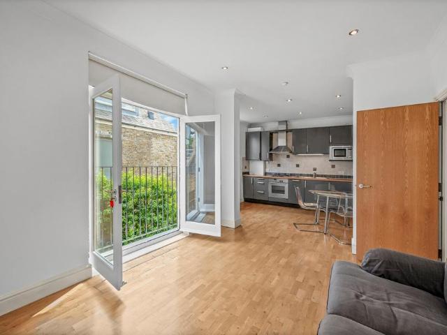 Flat for sale in Islington, Greater London