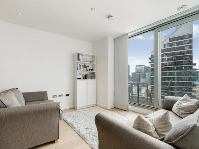 Flat for sale in Blackwall, Greater London