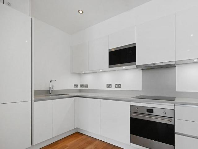 Flat for sale in London Borough of Ealing, Perivale