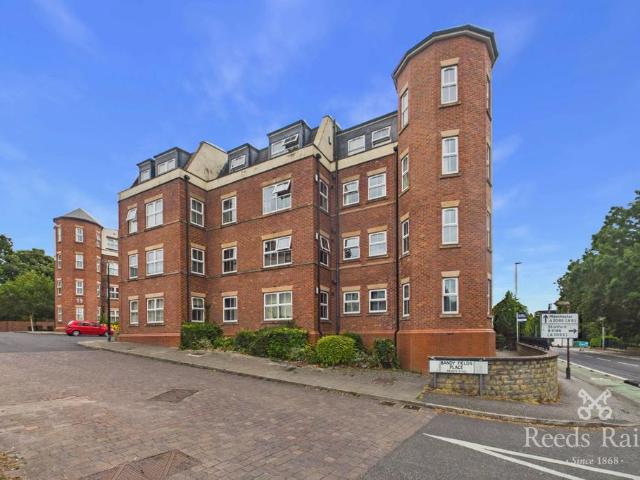 Flat for sale in Higher Broughton, Salford